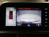 パノラミックビューモニターを装備。駐車場や交差点でクルマを真上から見るように周囲を確認できます。機能の詳細は販売店スタッフまでおたずねください。
