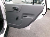 運転席側リヤドア内張。