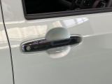 品質へのこだわり!フロアマットやシートなど車内をキレイに清掃し、ニオイや汚れなどを徹底的にクリーニングしてもらっております。室内はピカピカです☆