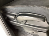 運転席シートハイトアジャスター