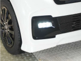 ◆フォグライト◆ 霧などの悪天候時、自車の位置を示すとともに前方や路肩が見えずらい時、近い位置をワイドに照らしてくれます