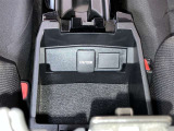 12V120Wシガーソケットが付いています。