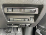 運転席右側のスイッチ類です。
