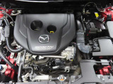 CX-3のエンジンルームです。マツダ正規ディーラーとして、責任を持って整備しお渡しいたします。