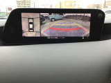 360&deg;ビューモニターでは前後左右4つのカメラ映像をさまざまな走行状況に応じて切り替えてセンターディスプレイに表示することで、駐車時や狭い道でのすれ違い時、見通しの悪い交差点進入時でも安心感を高めます