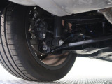 気になる中古車の下廻り。もちろん、納車時には整備スタッフによる点検を実施致しますので安心してご購入いただけます。