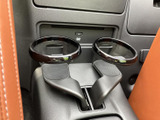 駐車や後退時に、後方の状況を把握しやすくなります。安全な運転をサポートし、万が一の事故を防止するのに役立ちます。