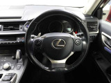 各操作スイッチなどもハンドルから手を放すことなく操作可能で安全運転に支援いたします!