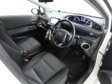 シンプルで使いやすいデザインの運転席です。