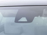 【トヨタセーフティセンス】走行中に前方の車両等を認識し、衝突しそうな時は警報とブレーキで衝突回避と被害軽減をアシスト。より安全にドライブをお楽しみいただけます。