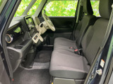 乗り降りがしやすい設計で、運転席へのアクセスもスムーズです。快適なドライビングポジションを確保できます。