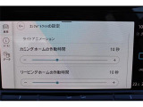 カミングホーム&リービングホーム。夜間など暗い場所での乗降時に、ヘッドライトやドアミラー下のランプが一定時間点灯し、足もとを明るく照らします。