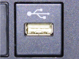USB端子を装備しております。