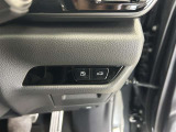 両手が荷物で塞がっている時にはコレ!パワーバックドアで開閉ラクラクです。バックドアに手が届かない時も、リモコンで開閉の操作が可能です。もちろん、荷物もたっぷり積めます。
