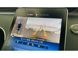 【リアカメラ】見通しの悪い場所への進入時や狭い場所での駐車時に役立ちます。