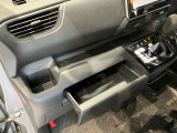 薄型のティッシュBOXなどが収納出来ます。小物入れとしても使えるので便利です。
