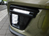 フォグランプは悪天候時に視界を確保しつつ対向車等の第三者に自車の存在を明らかにし注意を促す機能も持っていて安全です。アクセサリーとして見栄えの良いデイライトを装備