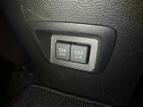 充電用USB端子付き。スマートフォンなどの充電に便利です。