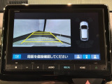 リバースギアに入れるだけで後方の表示へ切り替わります。夜間や雨の日の駐車も楽になりますよ。