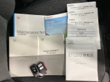 カバンに入れたままでも、ドアの解錠・施錠、エンジンスタートが可能なスマートキーは2個セットです。