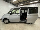 片側パワースライドドア付きだから、狭い駐車スペースなどでの 乗り降りラクラク!小さなお子さまのいるご家庭には嬉しい装備。