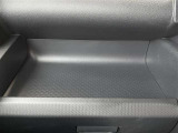 助手席アッパートレイ