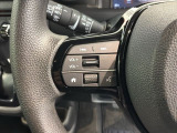ステアリングにオーディオ操作スイッチが付いています。オーディオ画面に直接タッチしなくても操作が出来ますので、運転に集中できます。