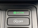 ECONスイッチを押すと・・・運転の仕方によるロスを抑え込み、燃費をよくするようクルマが頑張ります!他にも、エアコンの風量を抑えて、エンジン負担を軽減したりと幅広く活躍します!