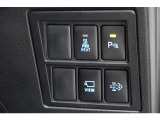 機能性溢れる運転席まわり。使いやすいスイッチ類の配置で運転中のストレスを軽減し楽しくドライブできますよ。