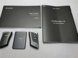 取説・メンテナンスノート・スマートキー・カードキーの4点セットです。