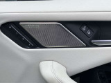 MERIDIANデジタルサウンドシステム装備。コンサートのような臨場感溢れる音響空間を実現します。