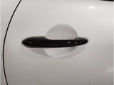 BMWのドアを閉めた時の重厚感は所有者様の満足度を高めてくれます。