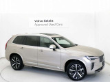 Volvo Cars appで車にリモートアクセスして、空調機能の操作や車の施錠・開錠、ソフトウェア更新などが可能です。エアコンやシートヒーターを操作して、出発前に車内を快適な温度に整えられます。