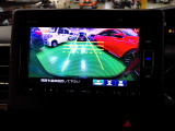 バックカメラの画像です。ガイドラインがスムースな車庫入れをサポートいたします。車庫入れの安心感がアップしますね。