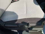 【運転席シート】ハイトアジャスター機能で自分の運転しやすい高さに座席を調整できます!