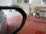 隣車線を走る車両をレーダーで検知し、ドアミラーでは確認しにくい後側方エリアに存在する車両に加え、急接近してくる車両も検知します。車両を検知するとドアミラーに搭載されたLEDインジケーターが点灯します。