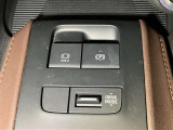 電動パーキングブレーキ&ブレーキホールド☆HOLDスイッチを押しシステムONの状態にしておくことで渋滞や信号待ちなどでブレーキを踏んで停止した時保持してくれる。