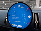 デジタルスピードメーター、航空機のコックピット操作箇所と同じ配色で目が疲れにくいように設計されてます。