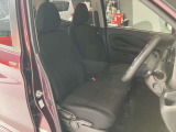 運転席まわりです。運転席からの視界が左右に広く隅々まではっきりと見渡せます!クルマの前端も把握しやすく安心して運転できます!