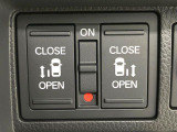 【両側パワースライドドア】スマートキーや運転席のスイッチで後席両側スライドドアの開閉が可能♪電動だから力を入れてドアを開ける必要が無く、小さなお子様でも簡単に開け閉めでき快適です♪