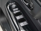 ◆パワーウィンドウスイッチ◆運転席から全席の窓の開閉操作を行うことが出来いつでも換気ができます!