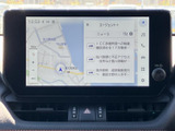 鮮明な画面で、目的地設定や音楽再生をスムーズに行えます。直感的な操作で、快適なドライブをサポートする頼もしいナビゲーションシステムです。