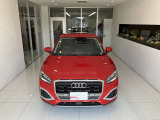 先代からデザインが変らないシングルフレームグリルです。全車同じデザインで統一感があり、Audiのアイコンの一つです。