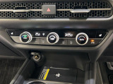 【デュアルフルオートエアコン】運転席側と助手席側で独立して温度設定が可能ばエアコンです。更にシートヒーターも装備しておりスイッチONで瞬時にシートが温まります!女性や寒がりな方には大人気です♪