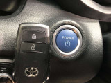 エンジンスタートスイッチです。キーが車内にあれば、エンジンの始動や停止はスイッチを押すだけ!キーを取り出す手間を省き、ワンプッシュで操作できるので簡単でスムーズです。