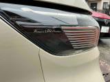 日産ルークスのアダプティブヘッドランプ(ハイビームアシスト/ALH)は、対向車や前 車を検知し、相手に眩しさを与えないよう照射範囲を自動でコントロールする機能です。夜間もハイビーム視界を維持できます。