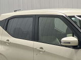 プラスチックバイザーがない分デザインもすっきり★洗車の時の窓拭きもラクラクです!