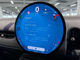 デジタルスピードメーター、航空機のコックピット操作箇所と同じ配色で目が疲れにくいように設計されてます。