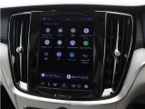 Google搭載のボルボなら、車内にいながら多彩なデジタルライフをお楽しみいただけます。Google Playから必要なアプリをダウンロードして、有意義な移動時間を楽しみましょう。