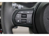 ステアリングスイッチ付きなのでオーディオの操作が手元で出来て便利ですね!